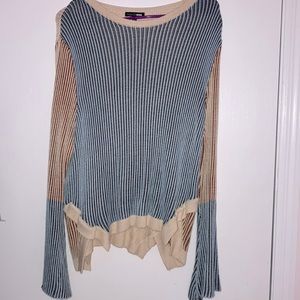 Fashion nova bell sleeve multicolored sweater sz Xl. Tan and blue